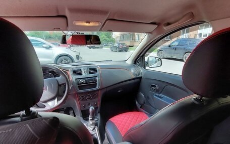 Renault Logan II, 2018 год, 850 000 рублей, 15 фотография