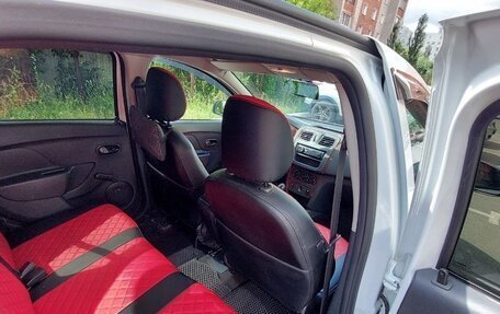 Renault Logan II, 2018 год, 850 000 рублей, 16 фотография