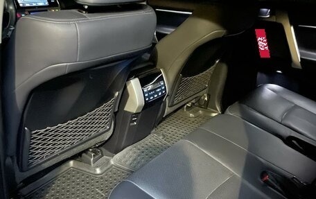 Toyota Land Cruiser Prado 150 рестайлинг 2, 2018 год, 5 550 000 рублей, 2 фотография