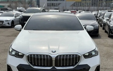 BMW 5 серия, 2023 год, 5 490 000 рублей, 2 фотография