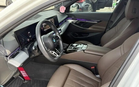 BMW 5 серия, 2023 год, 5 490 000 рублей, 6 фотография