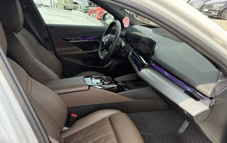 BMW 5 серия, 2023 год, 5 490 000 рублей, 11 фотография
