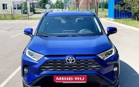 Toyota RAV4, 2021 год, 3 990 000 рублей, 3 фотография