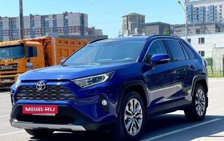 Toyota RAV4, 2021 год, 3 990 000 рублей, 6 фотография