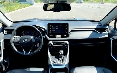 Toyota RAV4, 2021 год, 3 990 000 рублей, 24 фотография