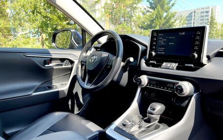 Toyota RAV4, 2021 год, 3 990 000 рублей, 26 фотография