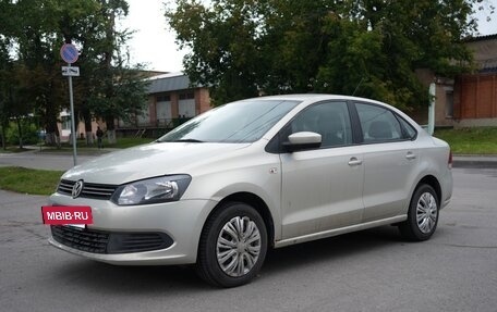 Volkswagen Polo VI (EU Market), 2011 год, 890 000 рублей, 2 фотография