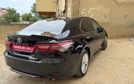 Toyota Camry, 2019 год, 2 400 000 рублей, 4 фотография