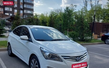 Hyundai Solaris II рестайлинг, 2015 год, 1 180 000 рублей, 2 фотография