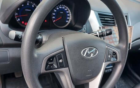 Hyundai Solaris II рестайлинг, 2015 год, 1 180 000 рублей, 23 фотография