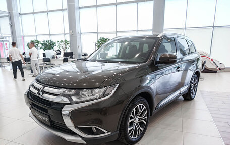 Mitsubishi Outlander III рестайлинг 3, 2018 год, 1 846 000 рублей, 2 фотография