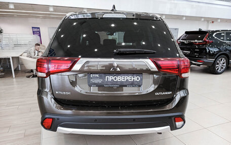 Mitsubishi Outlander III рестайлинг 3, 2018 год, 1 846 000 рублей, 10 фотография