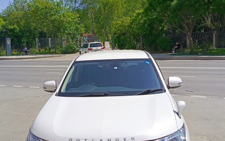 Mitsubishi Outlander III рестайлинг 3, 2014 год, 1 600 000 рублей, 3 фотография