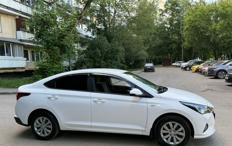 Hyundai Solaris II рестайлинг, 2021 год, 1 590 000 рублей, 5 фотография