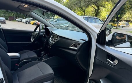 Hyundai Solaris II рестайлинг, 2021 год, 1 590 000 рублей, 10 фотография
