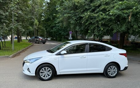 Hyundai Solaris II рестайлинг, 2021 год, 1 590 000 рублей, 4 фотография