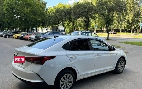 Hyundai Solaris II рестайлинг, 2021 год, 1 590 000 рублей, 6 фотография