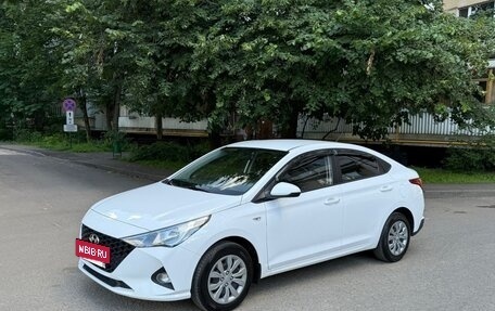 Hyundai Solaris II рестайлинг, 2021 год, 1 590 000 рублей, 2 фотография