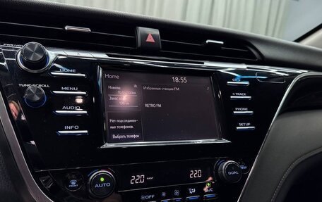 Toyota Camry, 2018 год, 2 300 000 рублей, 10 фотография