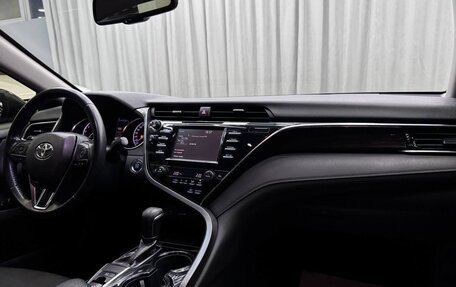 Toyota Camry, 2018 год, 2 300 000 рублей, 9 фотография