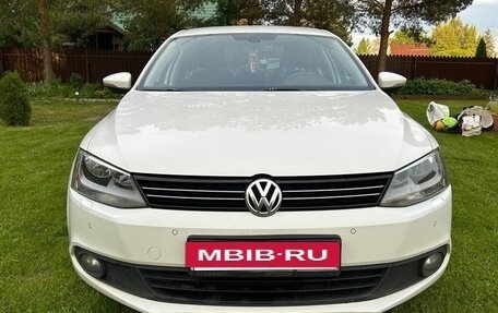 Volkswagen Jetta VI, 2014 год, 990 000 рублей, 2 фотография
