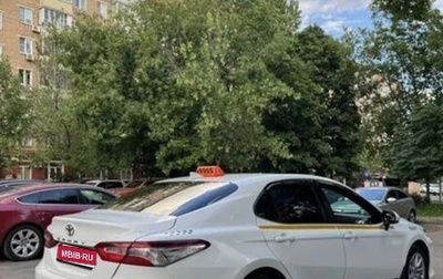 Toyota Camry, 2021 год, 2 100 000 рублей, 1 фотография