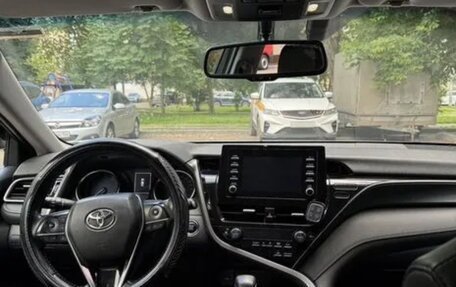 Toyota Camry, 2021 год, 2 100 000 рублей, 3 фотография