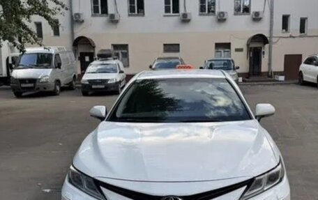 Toyota Camry, 2021 год, 2 100 000 рублей, 6 фотография