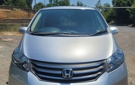 Honda Freed I, 2010 год, 800 000 рублей, 2 фотография