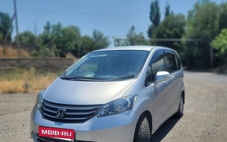 Honda Freed I, 2010 год, 800 000 рублей, 3 фотография