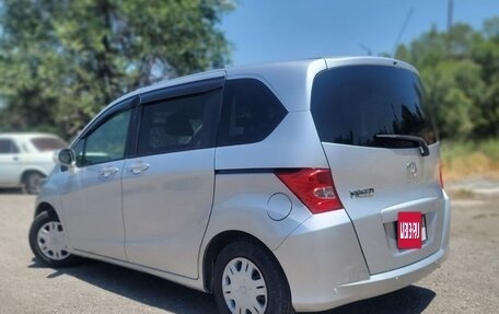 Honda Freed I, 2010 год, 800 000 рублей, 5 фотография