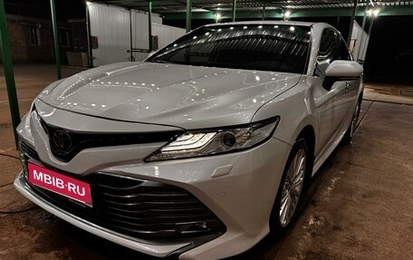 Toyota Camry, 2018 год, 2 450 000 рублей, 1 фотография