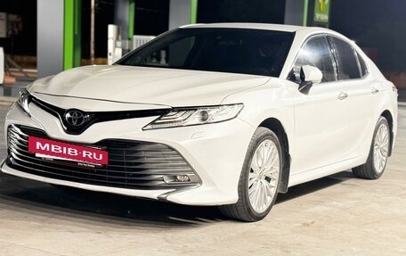 Toyota Camry, 2018 год, 2 450 000 рублей, 11 фотография