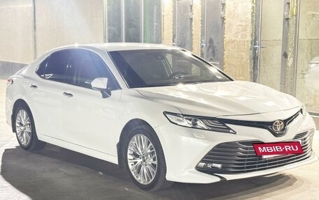 Toyota Camry, 2018 год, 2 450 000 рублей, 15 фотография