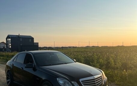 Mercedes-Benz E-Класс, 2011 год, 799 000 рублей, 1 фотография
