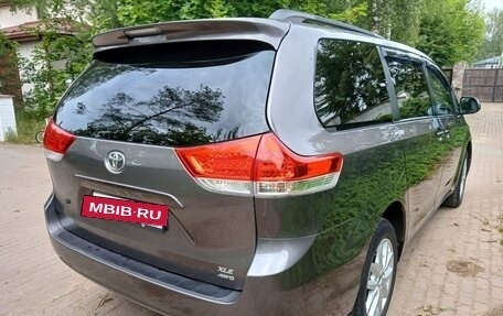 Toyota Sienna III, 2010 год, 2 250 000 рублей, 6 фотография