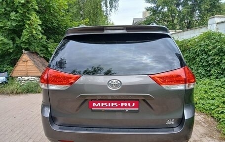 Toyota Sienna III, 2010 год, 2 250 000 рублей, 7 фотография