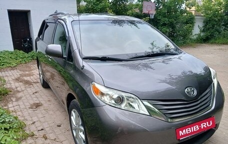 Toyota Sienna III, 2010 год, 2 250 000 рублей, 3 фотография