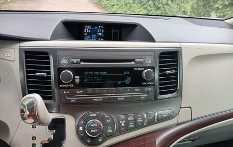 Toyota Sienna III, 2010 год, 2 250 000 рублей, 11 фотография