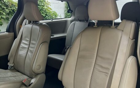 Toyota Sienna III, 2010 год, 2 250 000 рублей, 13 фотография