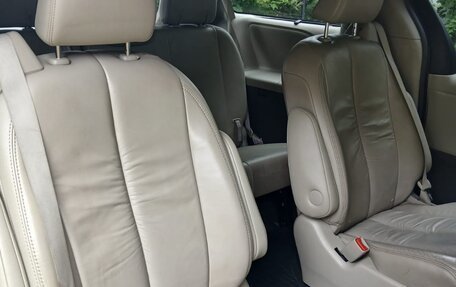 Toyota Sienna III, 2010 год, 2 250 000 рублей, 14 фотография