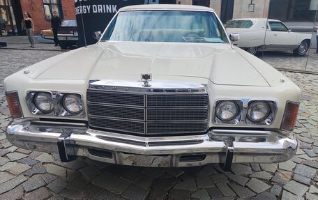 Chrysler Newport VI, 1975 год, 2 650 000 рублей, 2 фотография