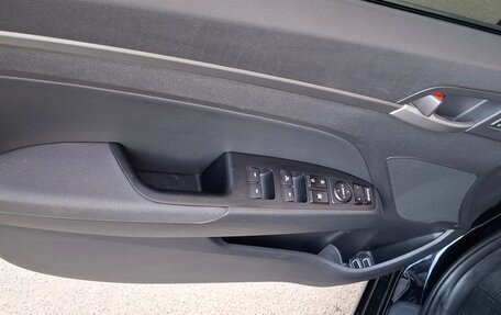 Hyundai Elantra VI рестайлинг, 2018 год, 1 600 000 рублей, 8 фотография