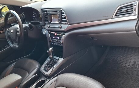 Hyundai Elantra VI рестайлинг, 2018 год, 1 600 000 рублей, 4 фотография