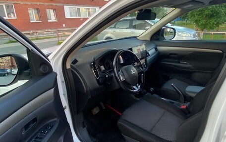 Mitsubishi Outlander III рестайлинг 3, 2012 год, 1 600 000 рублей, 9 фотография