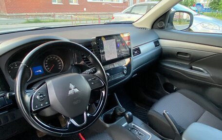 Mitsubishi Outlander III рестайлинг 3, 2012 год, 1 600 000 рублей, 10 фотография