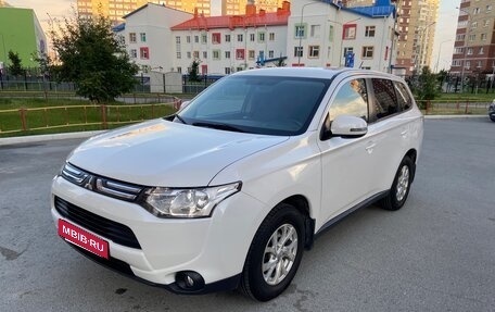 Mitsubishi Outlander III рестайлинг 3, 2012 год, 1 600 000 рублей, 2 фотография