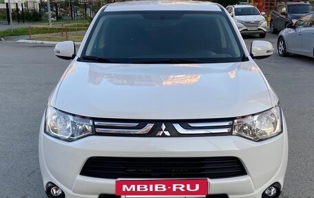 Mitsubishi Outlander III рестайлинг 3, 2012 год, 1 600 000 рублей, 3 фотография