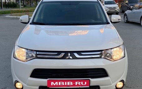 Mitsubishi Outlander III рестайлинг 3, 2012 год, 1 600 000 рублей, 4 фотография