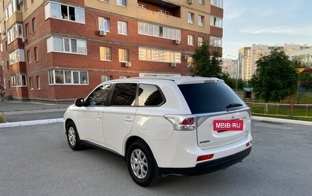 Mitsubishi Outlander III рестайлинг 3, 2012 год, 1 600 000 рублей, 8 фотография